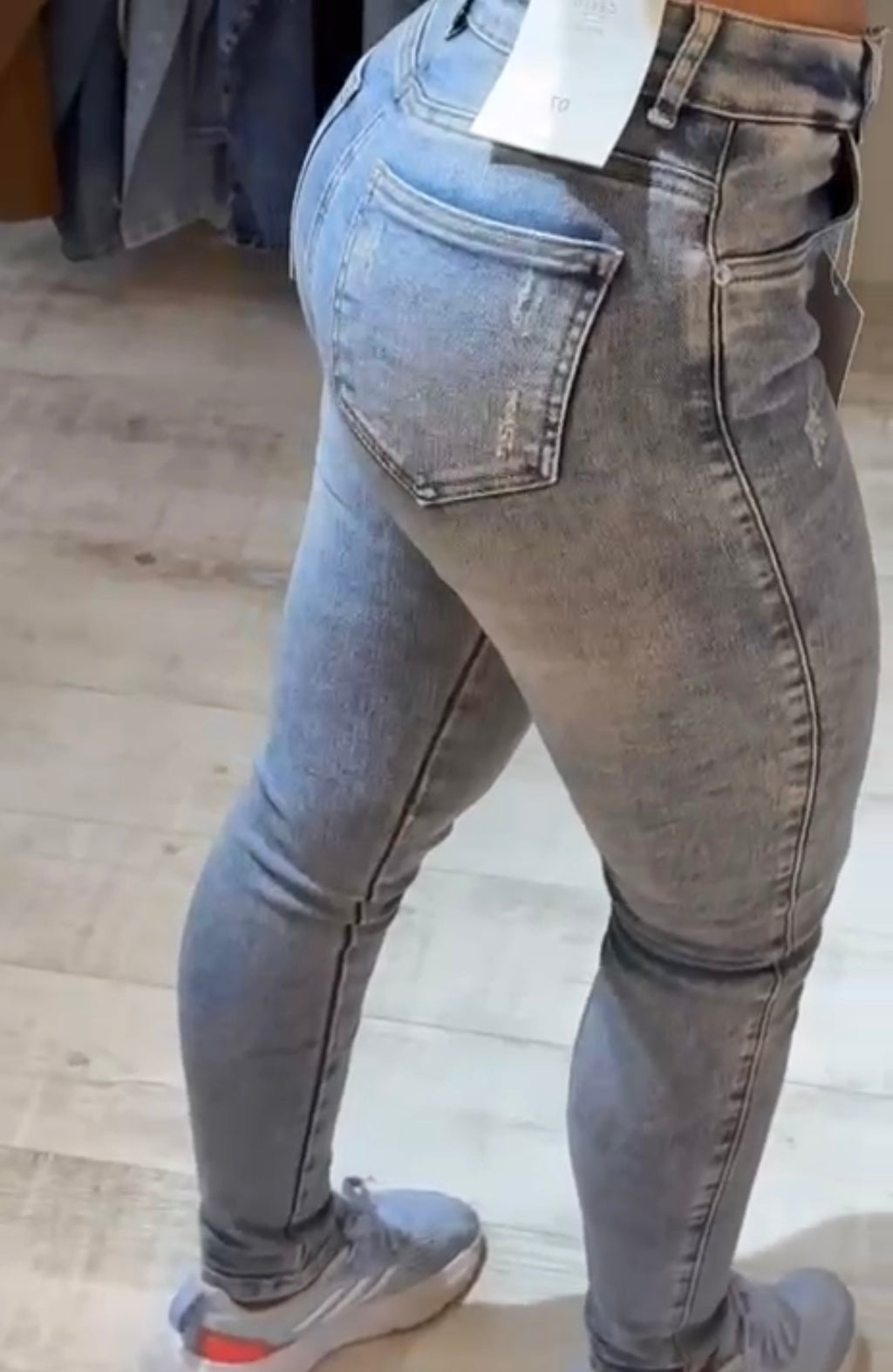 Jean Skinny Gris Tiro Alto – Tu Esencia Jeans